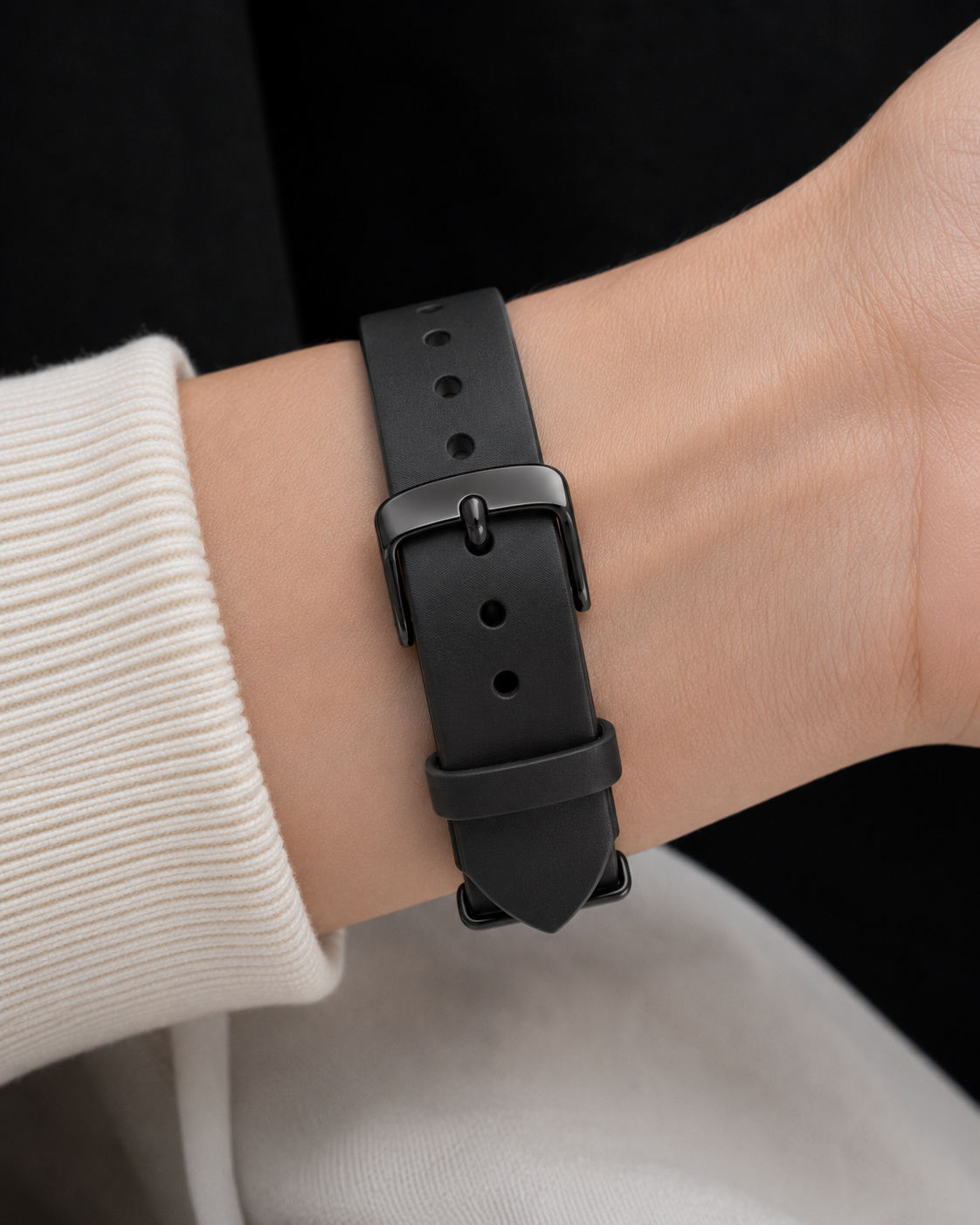 Armband-Satin-Leder-Schwarz_Lifestyle