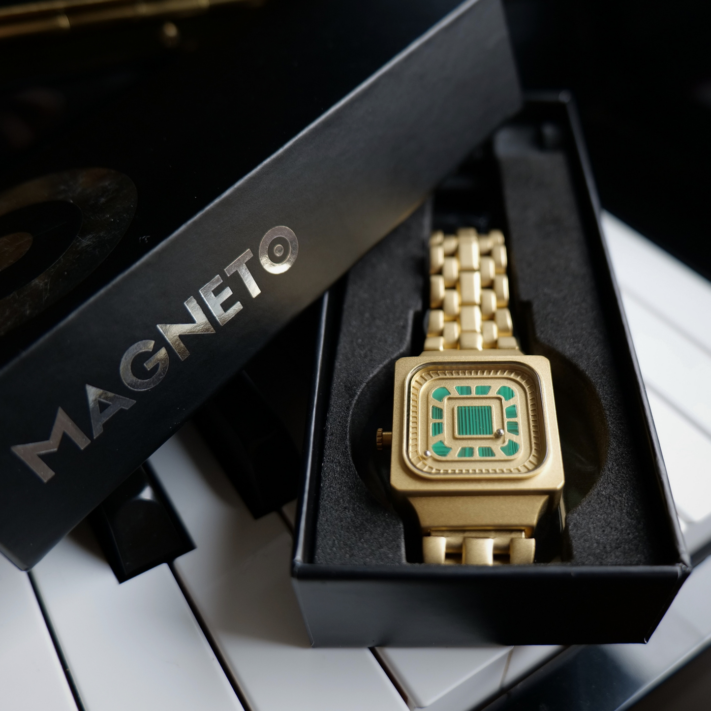 Square Resin Gold