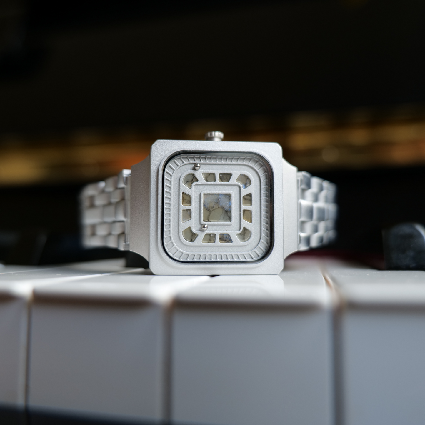 Magneto-Square-Resin-Silver-5