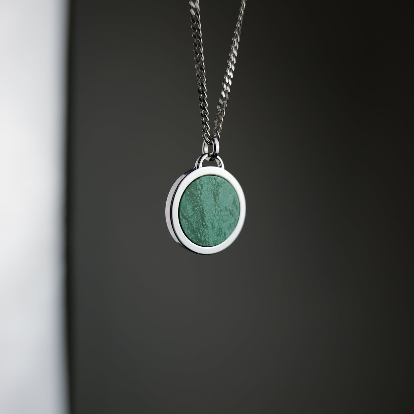 Magneto-Switch-Disc-Marble-Green-Lifestyle