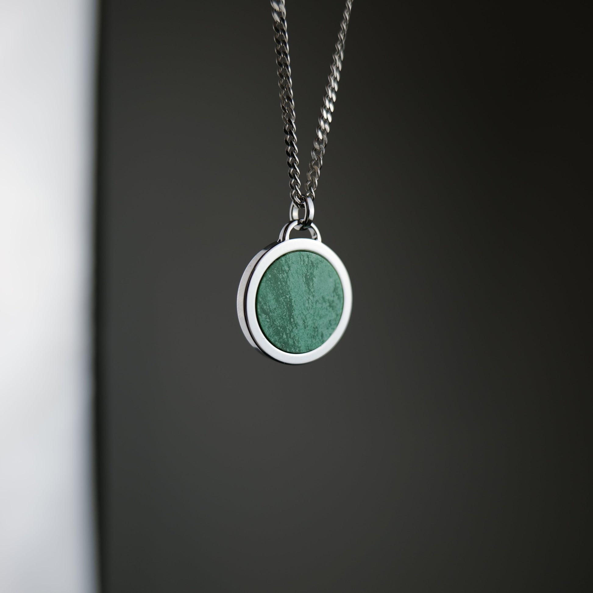 Magneto-Switch-Disc-Marble-Green-Lifestyle