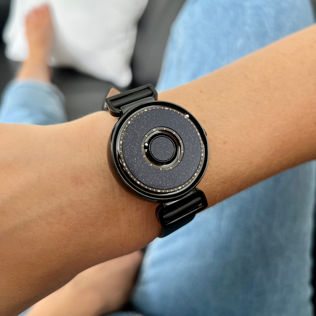 Magneto Watch - Bella Aventurine - Lifestyle - 1