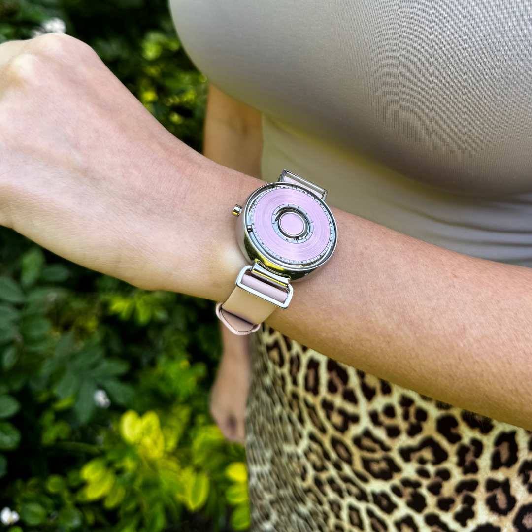 Magneto-Watch-Bella-Silver-Rose-Lifestyle-1