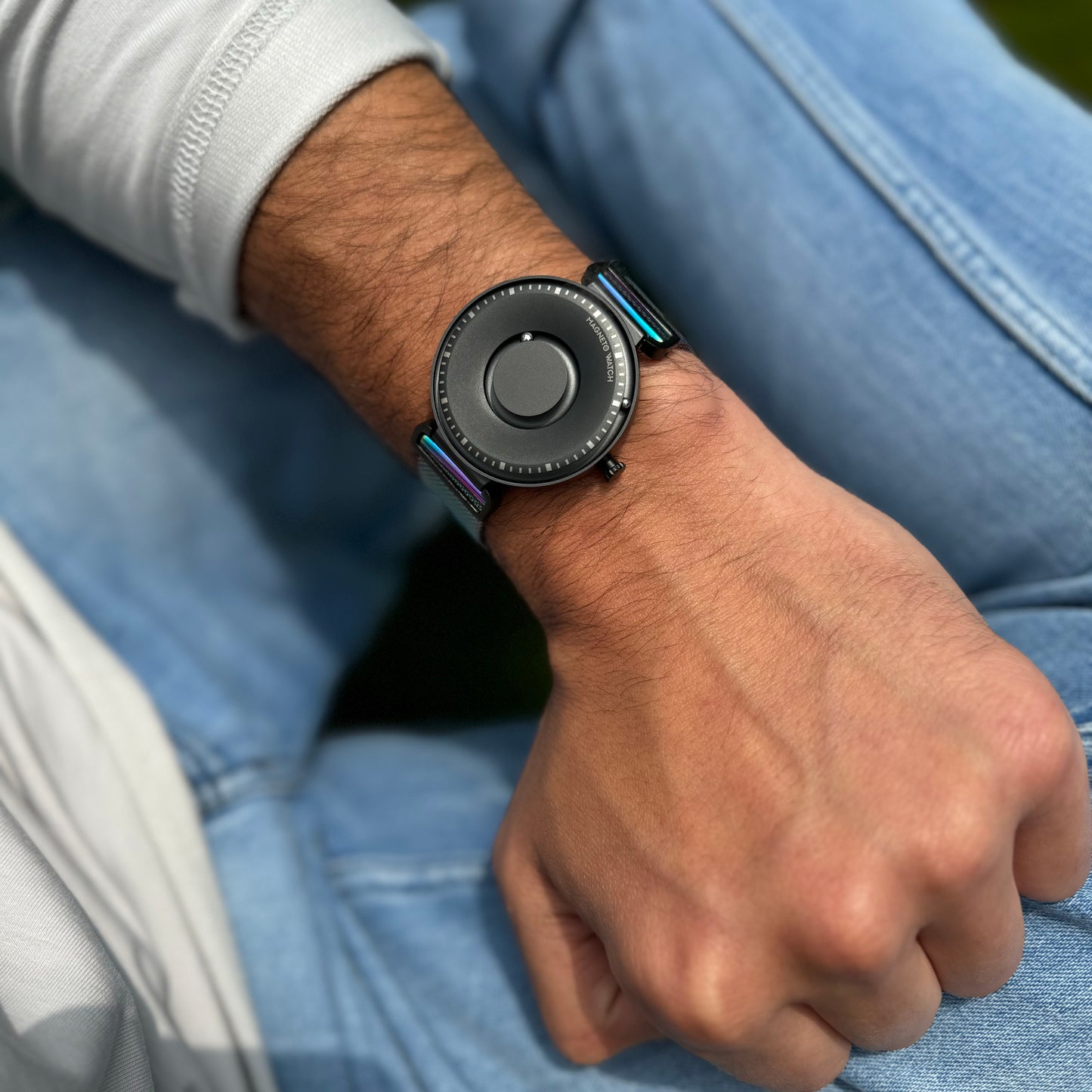 Magneto-Watch-Fusion-Black-Mesh-Rainbow-Lifestyle-2