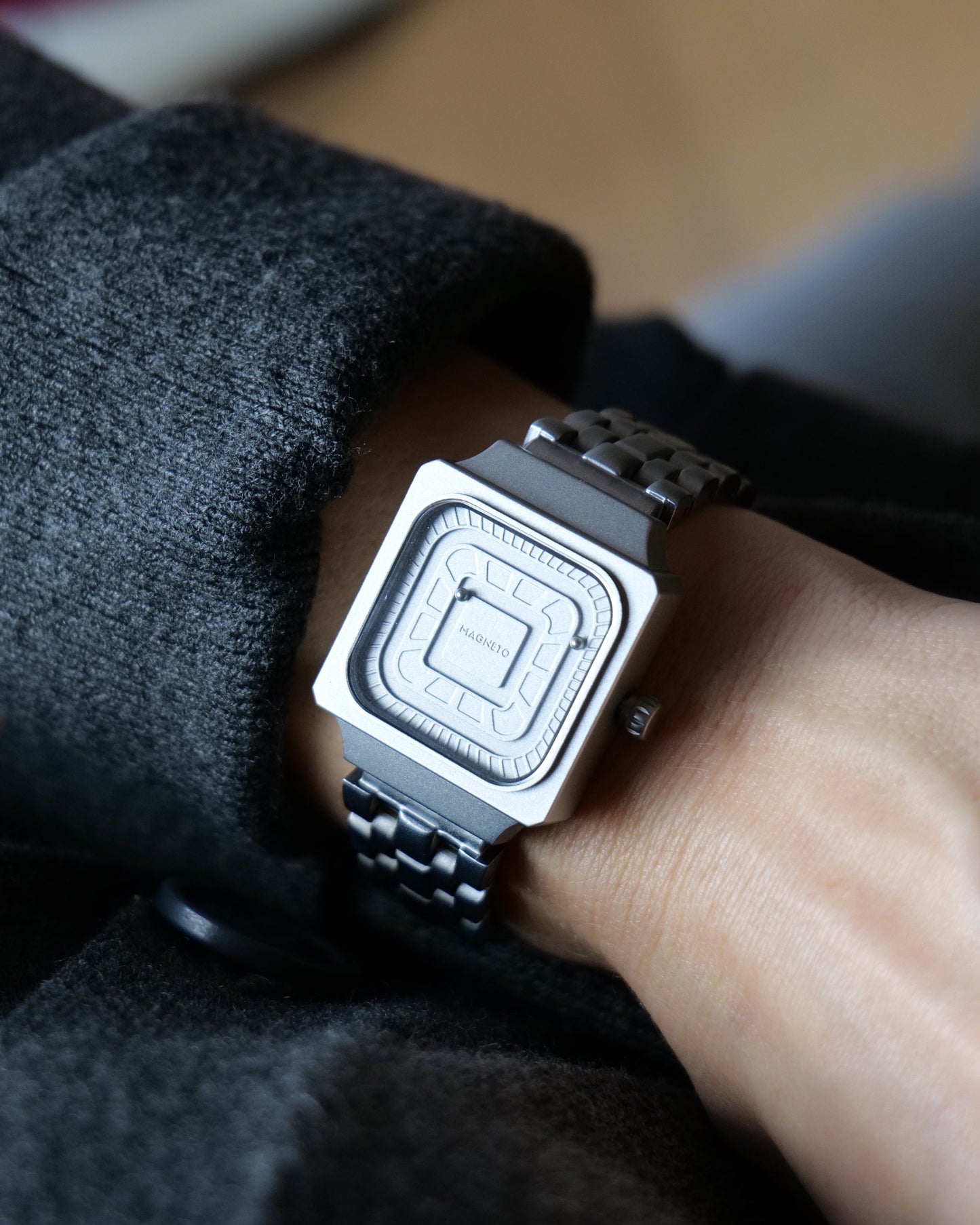 Magneto-Watch-Square-Female-Lifestyle-6