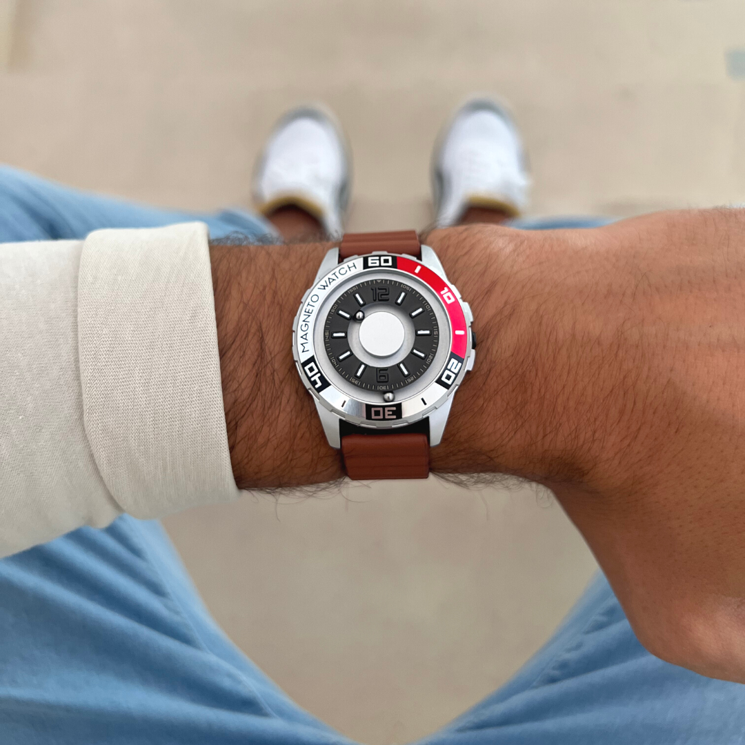 Magneto-Watch-Uranus-Red-Leather-Brown-Lifestyle-2023