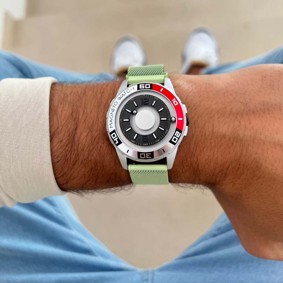 Magneto-Watch-Uranus-Red-Mesh-Mint-Lifestyle-2023