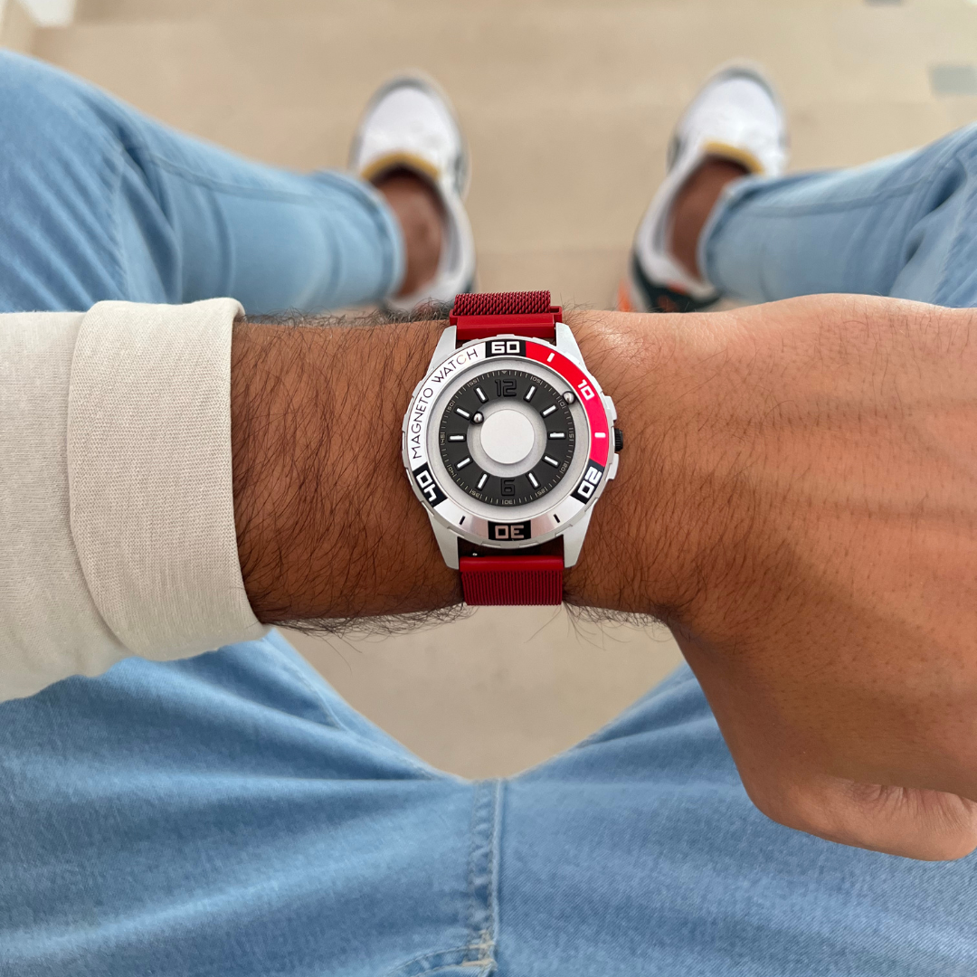 Magneto-Watch-Uranus-Red-Mesh-Red-Lifestyle-2023
