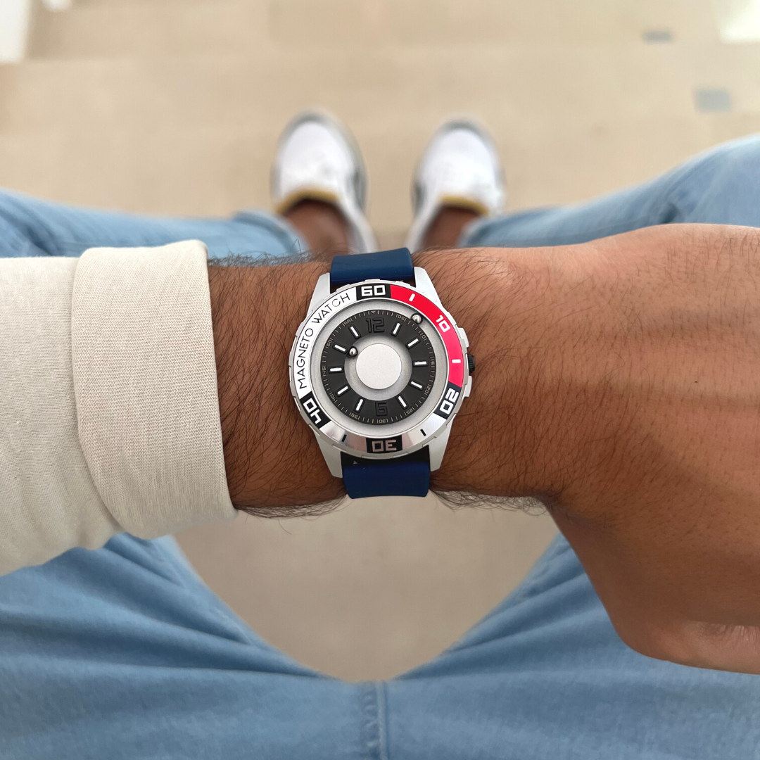 Magneto-Watch-Uranus-Red-Silicone-Blue-Lifestyle-2023