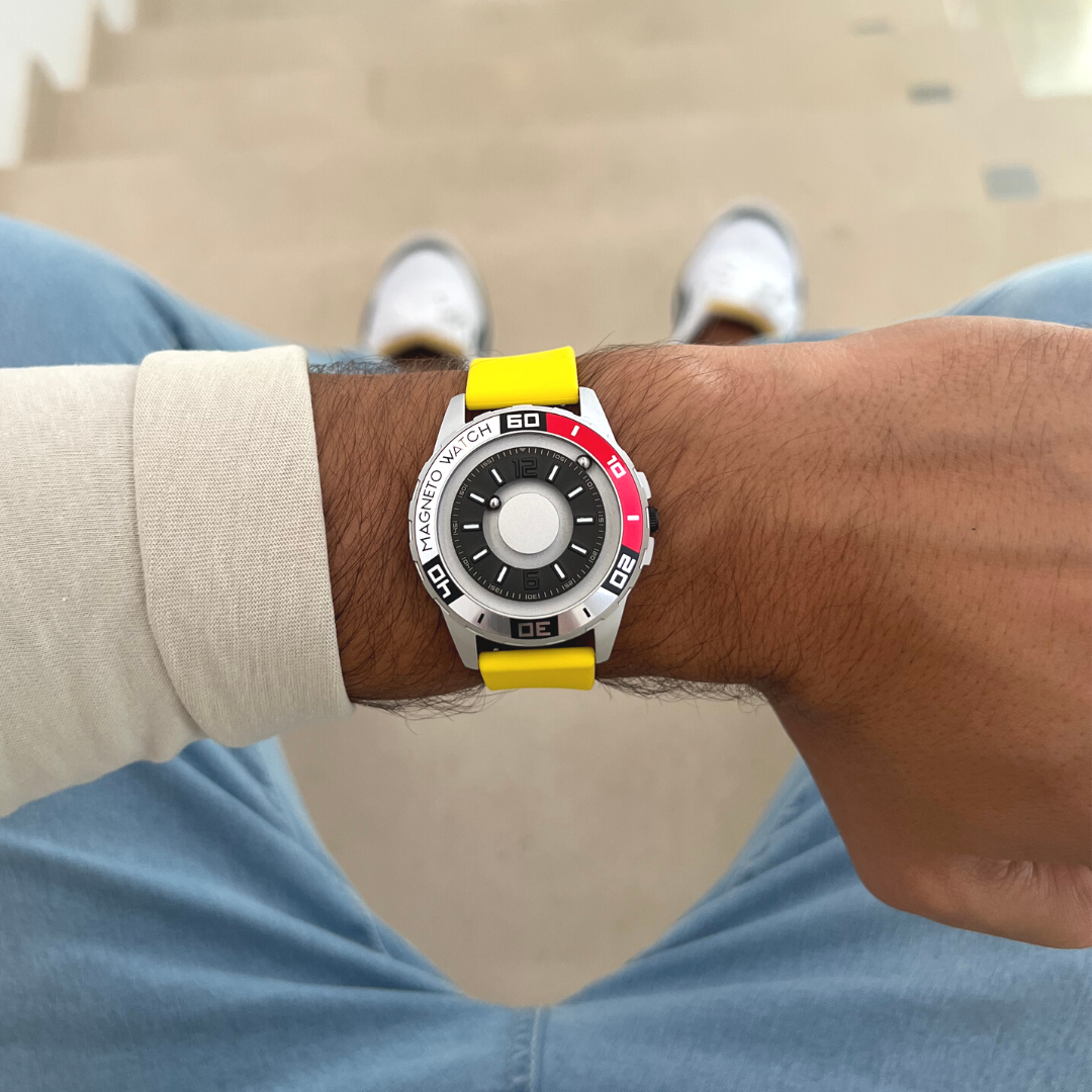 Magneto-Watch-Uranus-Red-Silicone-Yellow-Lifestyle-2023