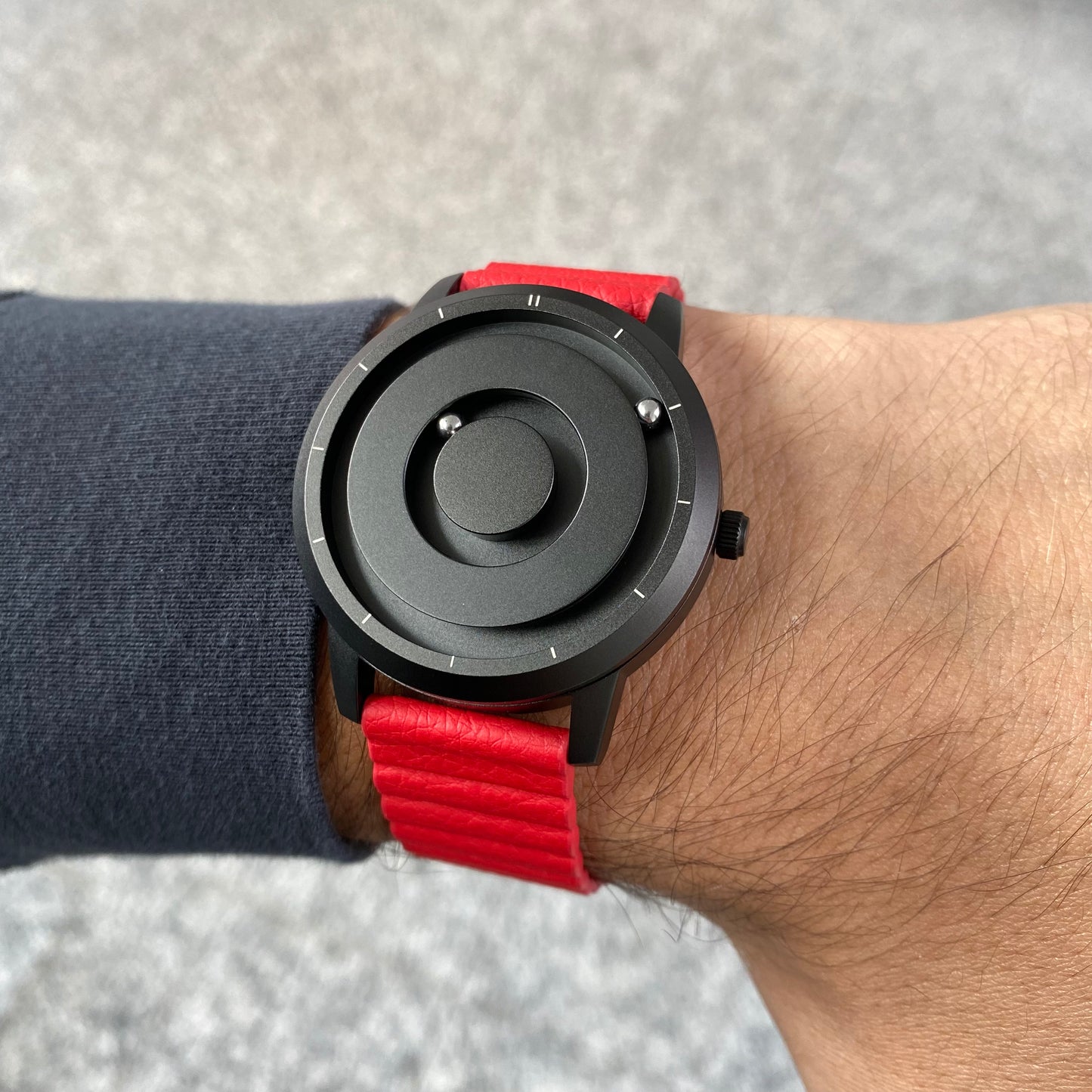 Magneto-Watch-Jupiter-Black-Kunstleder-Magnetisch-Rot-Lifestyle-Handgelenk