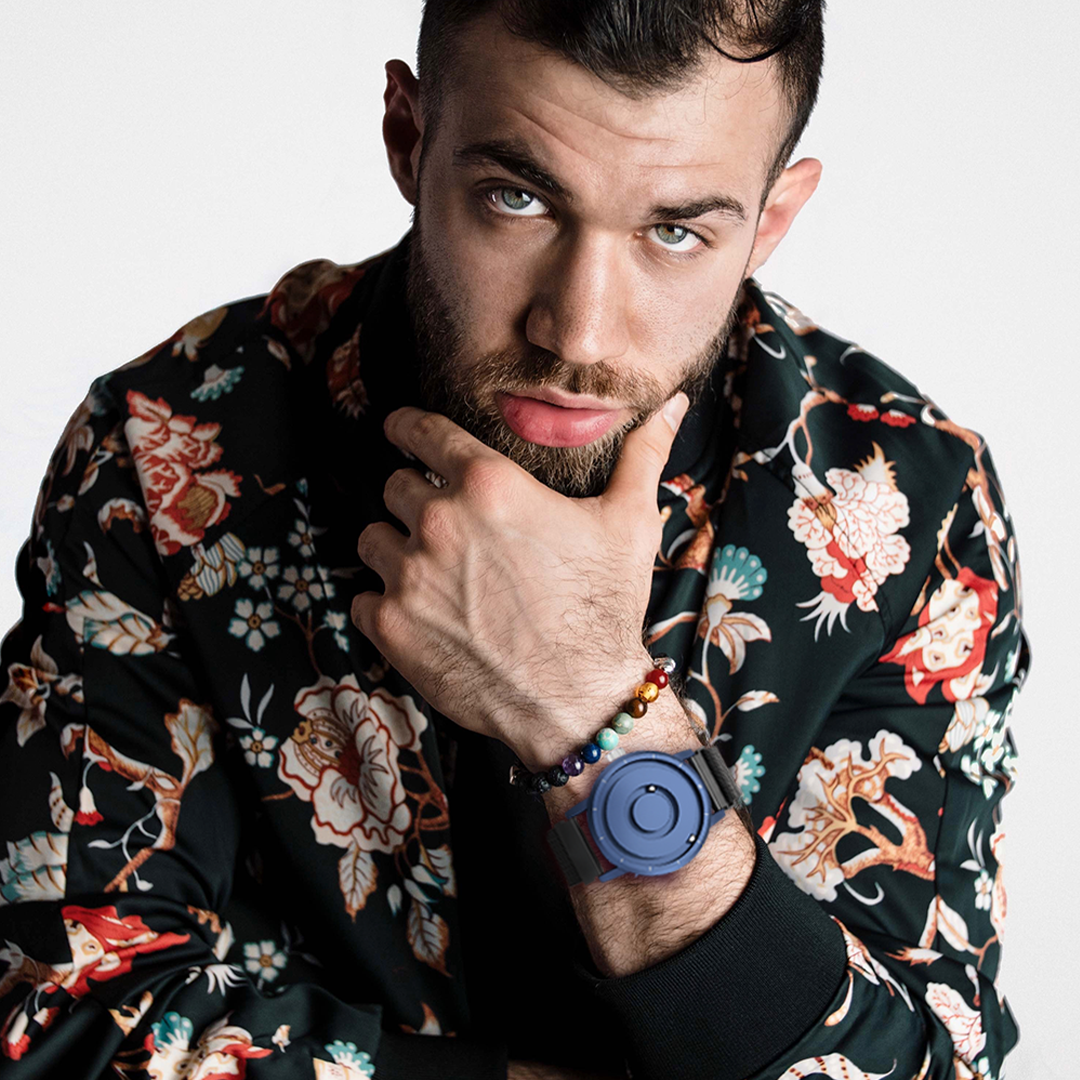 Magneto-Watch-Jupiter-Blue-Maschenarmband-Schwarz-Lifestyle-Mann