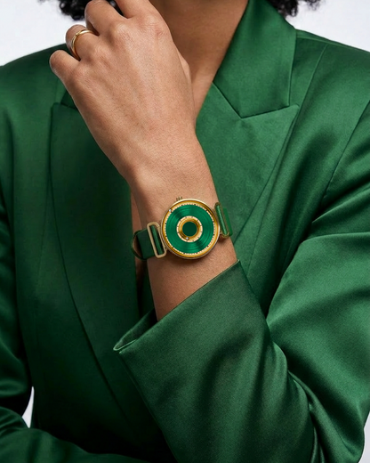 Bella-Gold-Green-Lifestyle