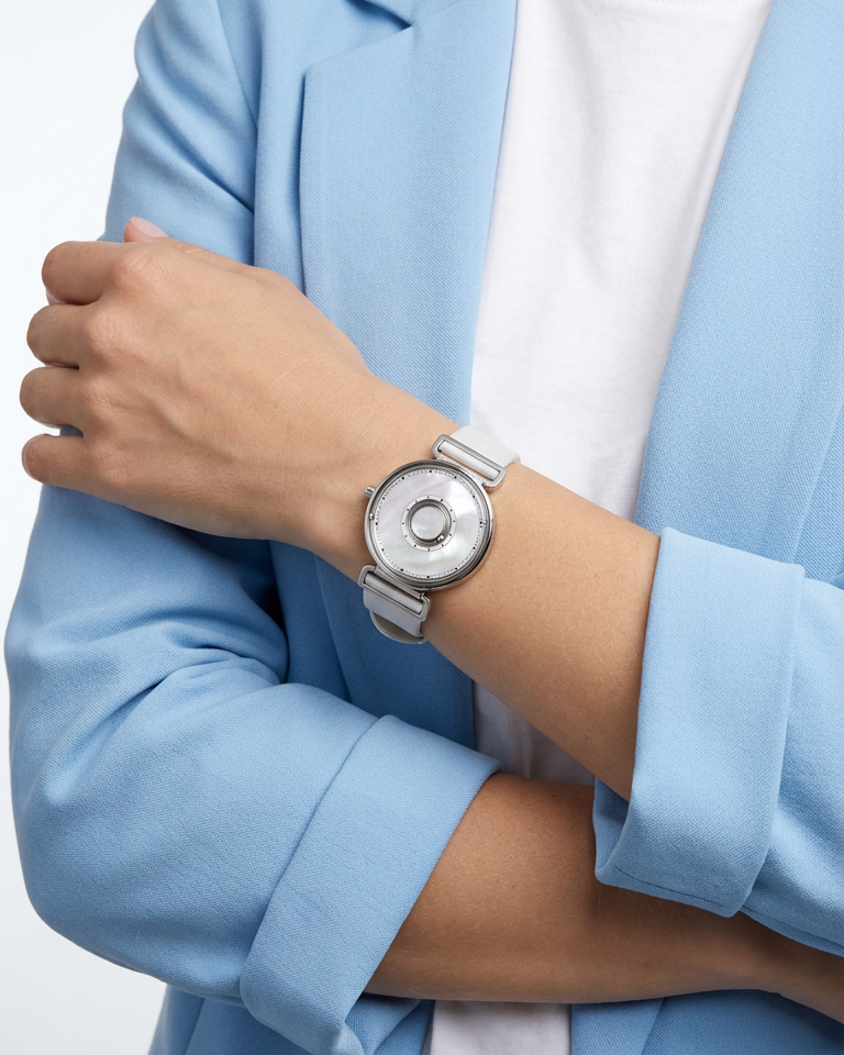 Bella-Silver-Pearl-Lifestyle
