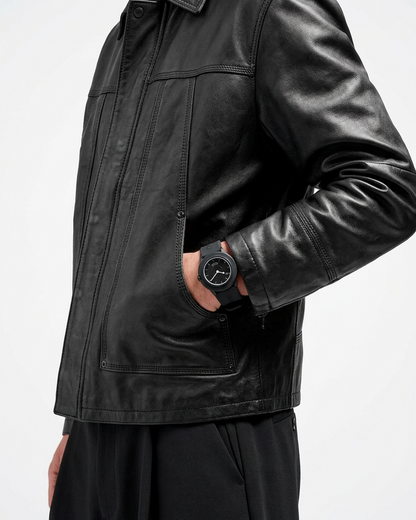 La-Montre-Black-Lifestyle-Male-1