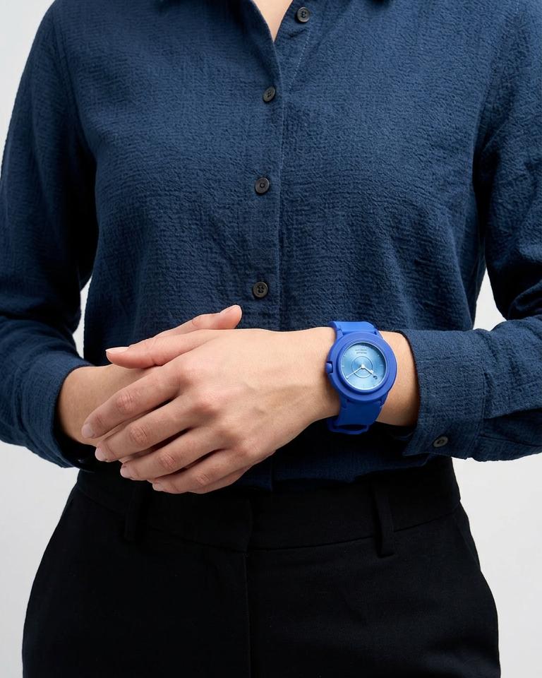 La-Montre-Blue-Lifestyle-Female-1