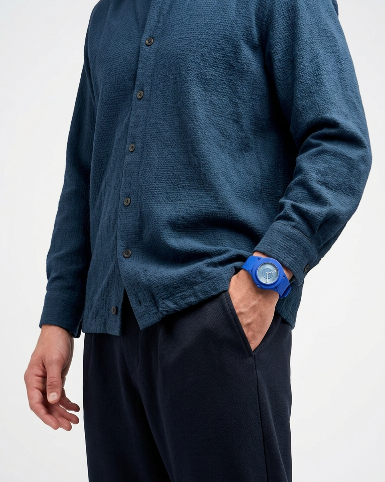 La-Montre-Blue-Lifestyle-Male-1