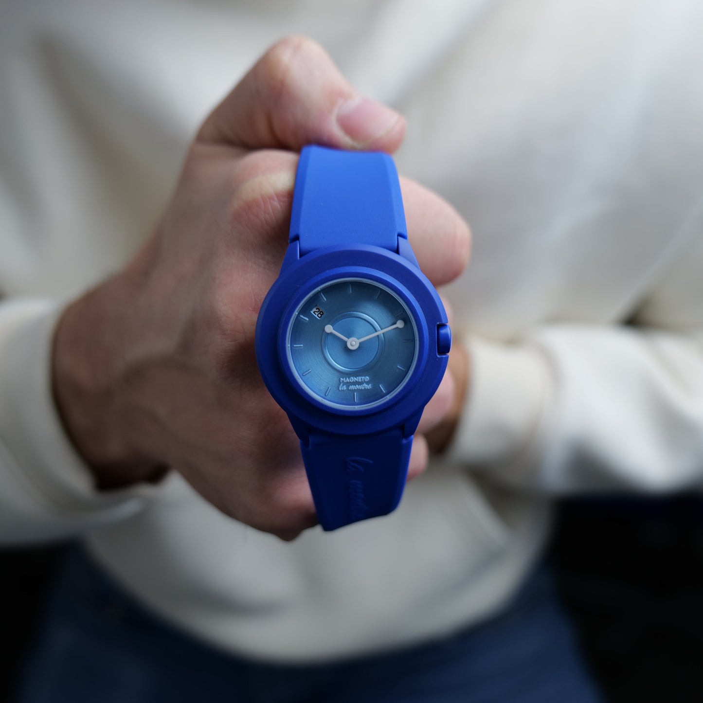 La-Montre-Blue-Male-4