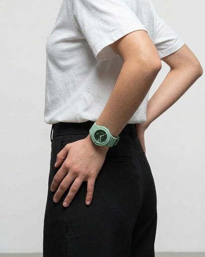 La-Montre-Mint-Lifestyle-Female-1
