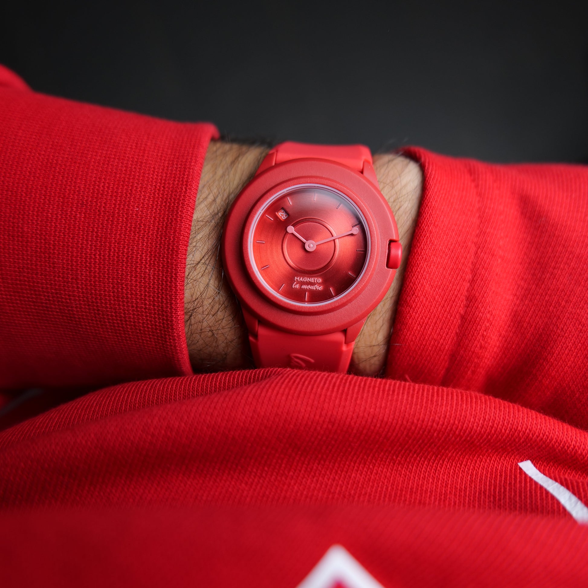 La-Montre-Red-Male-1