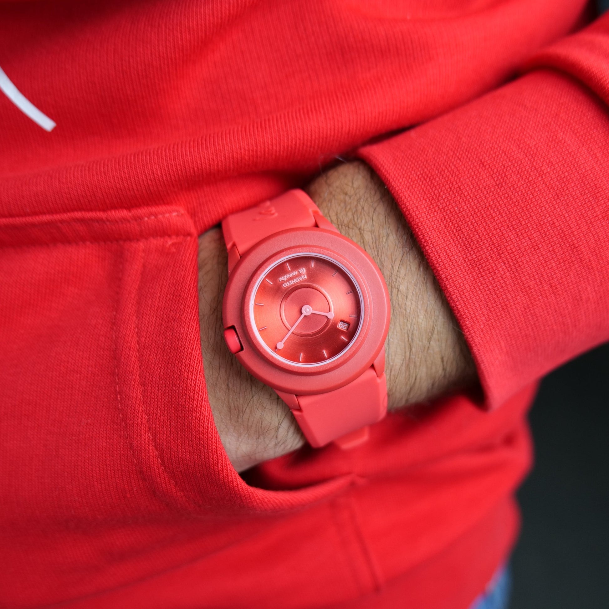 La-Montre-Red-Male-2