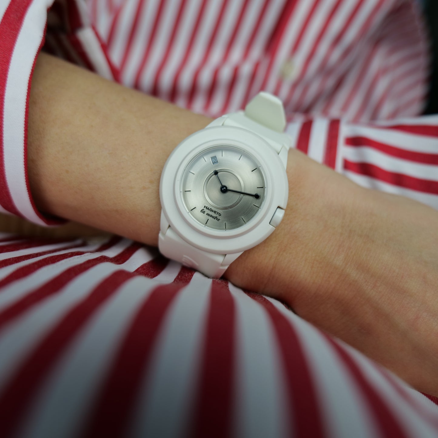 La-Montre-White-Female-1