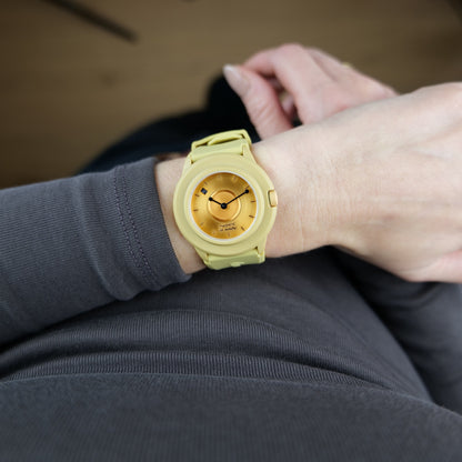 La-Montre-Yellow-Female-1