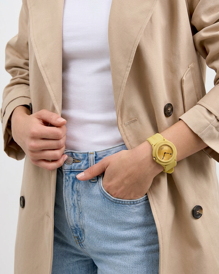 La-Montre-Yellow-Lifestyle-Female-1
