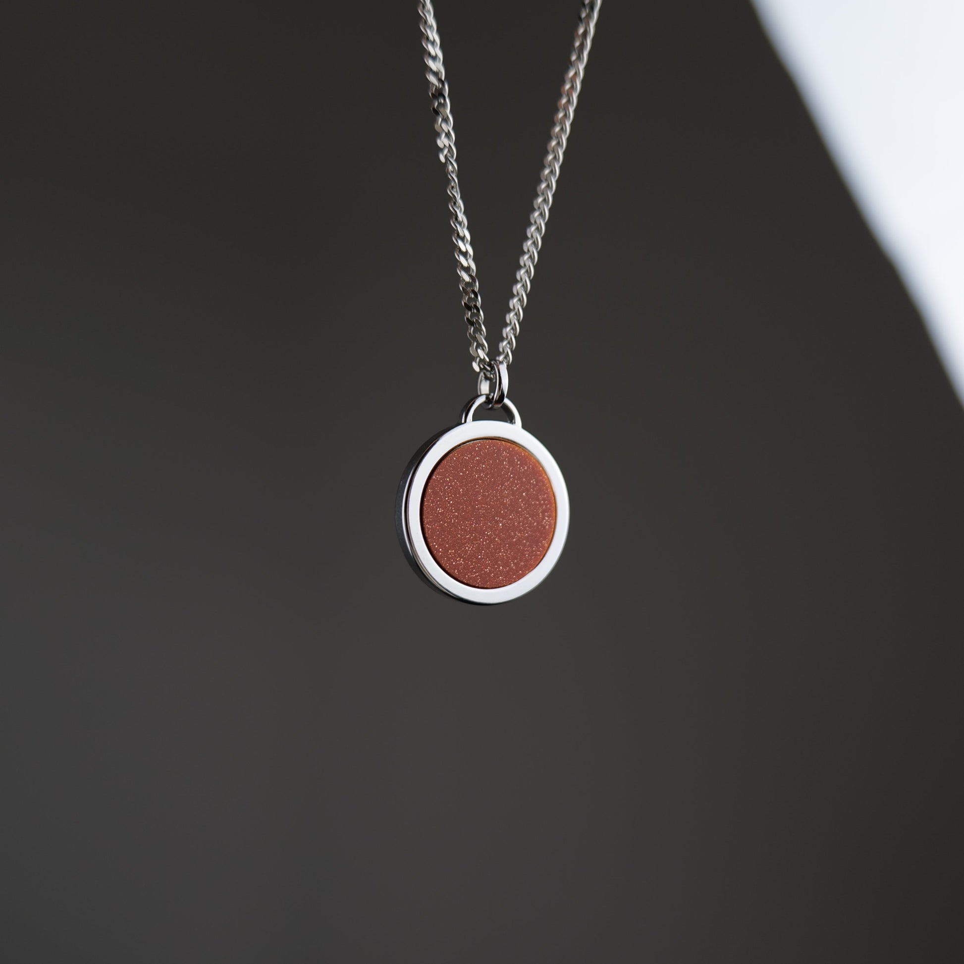 Magneto-Switch-Disc-Aventurine-Orange-Lifestyle