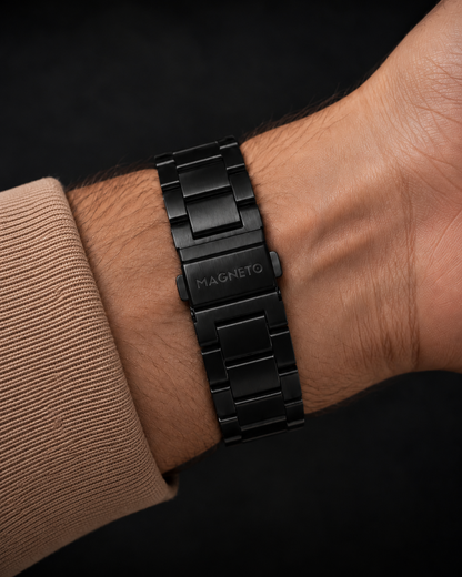 Magneto-Watch-Edelstahl-Schwarz-Lifestyle