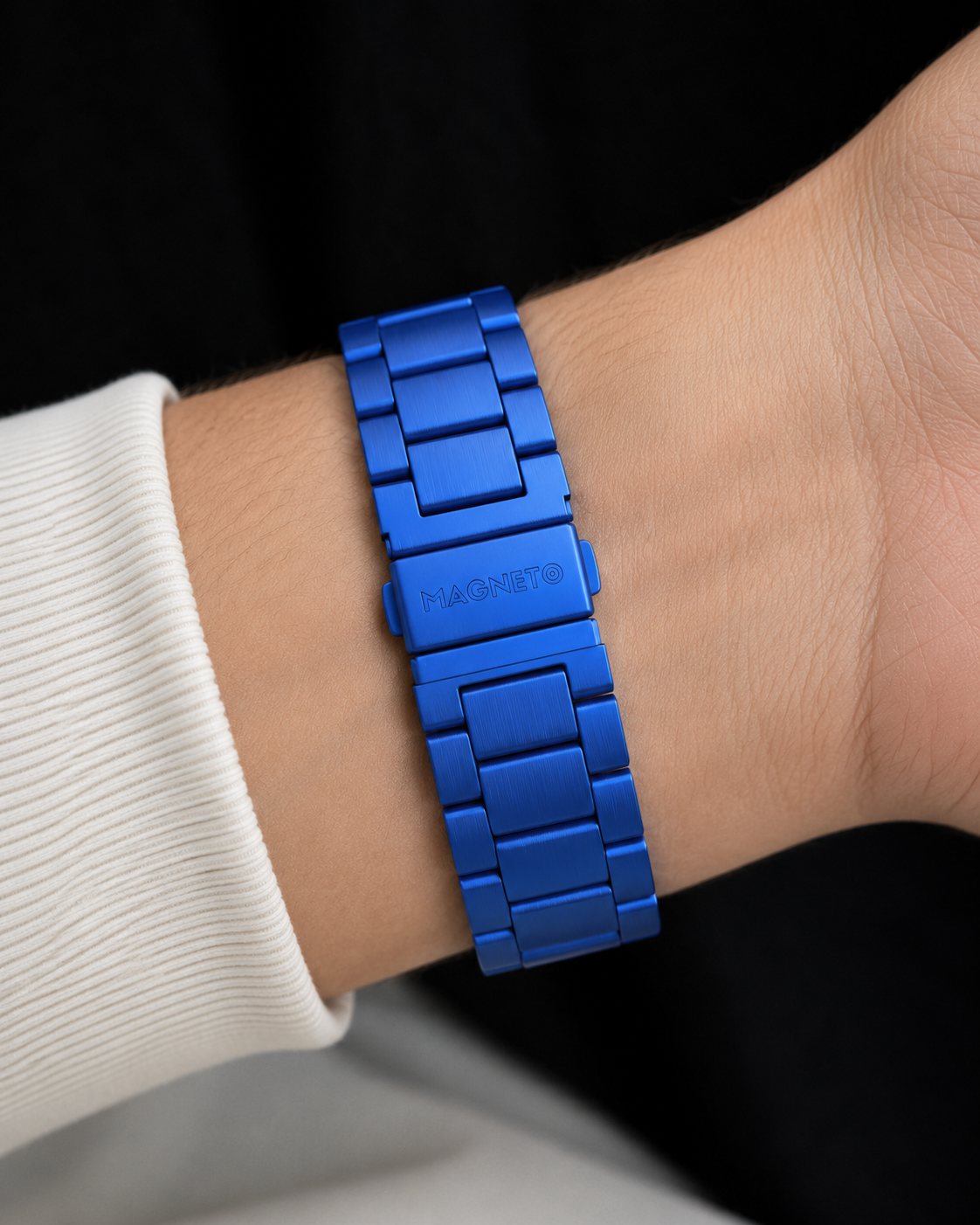 Magneto-Watch-Fusion-Blue-Steel-Blue-Lifestyle