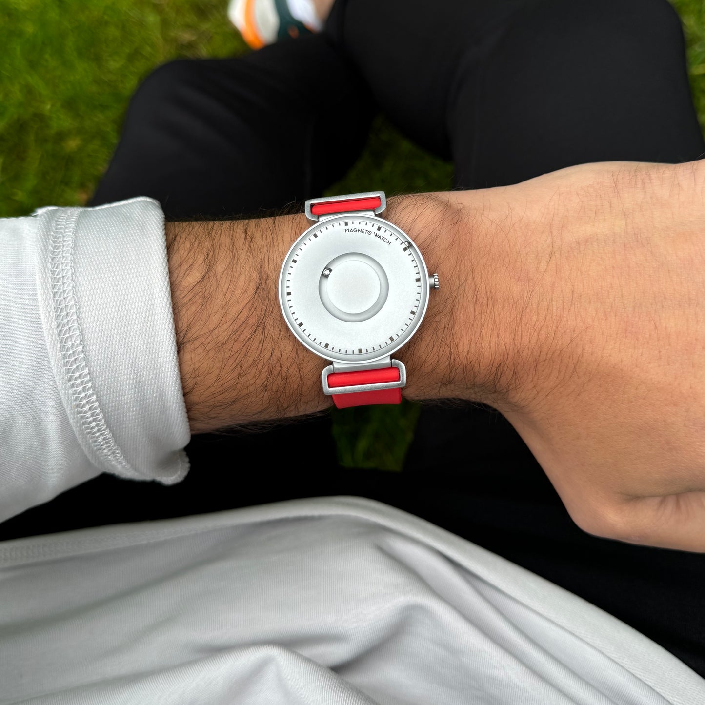 Magneto-Watch-Fusion-Silver-Silicone-Red-Lifestyle-1