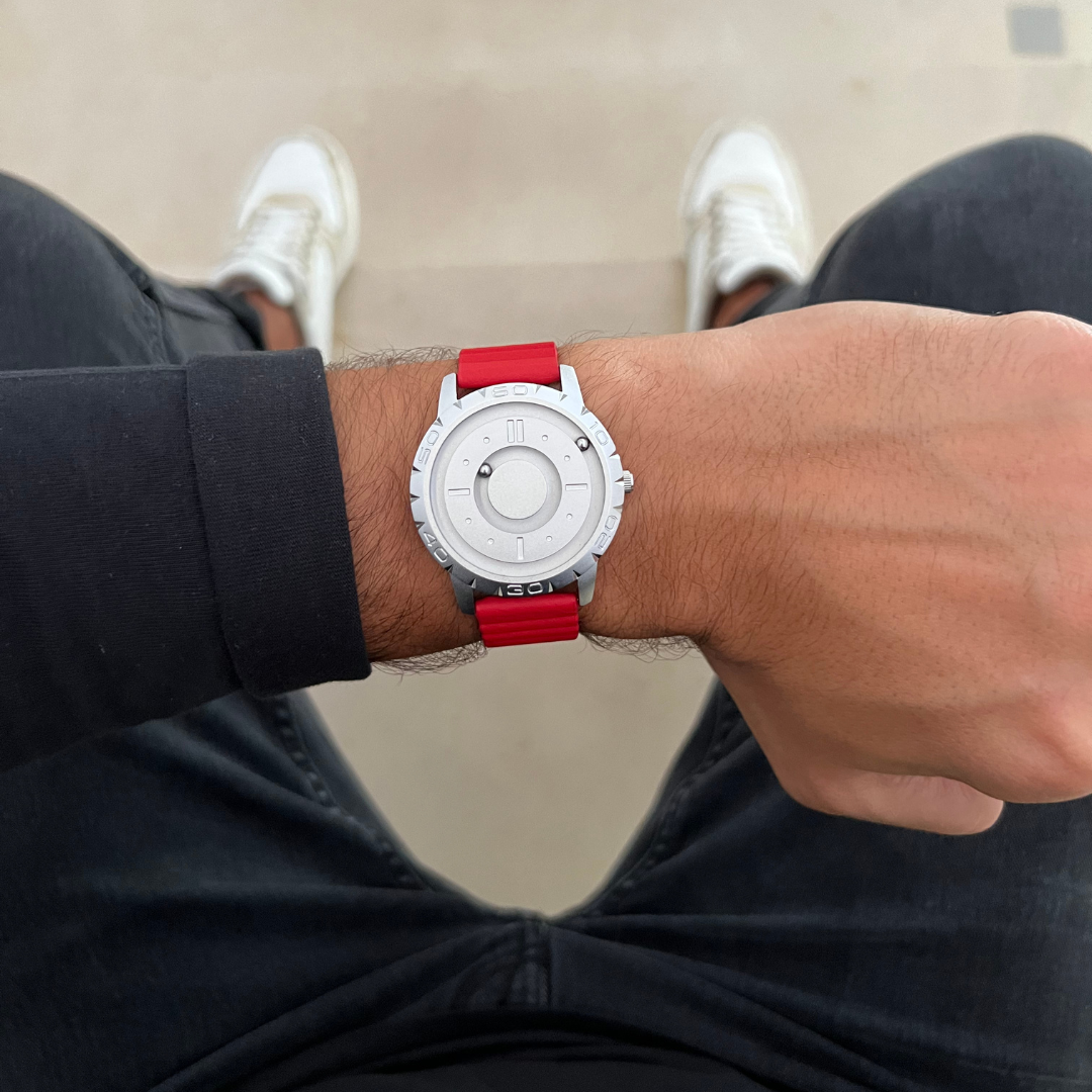 Magneto-Watch-Komet-Silver-Leather-Red-Lifestyle-2023