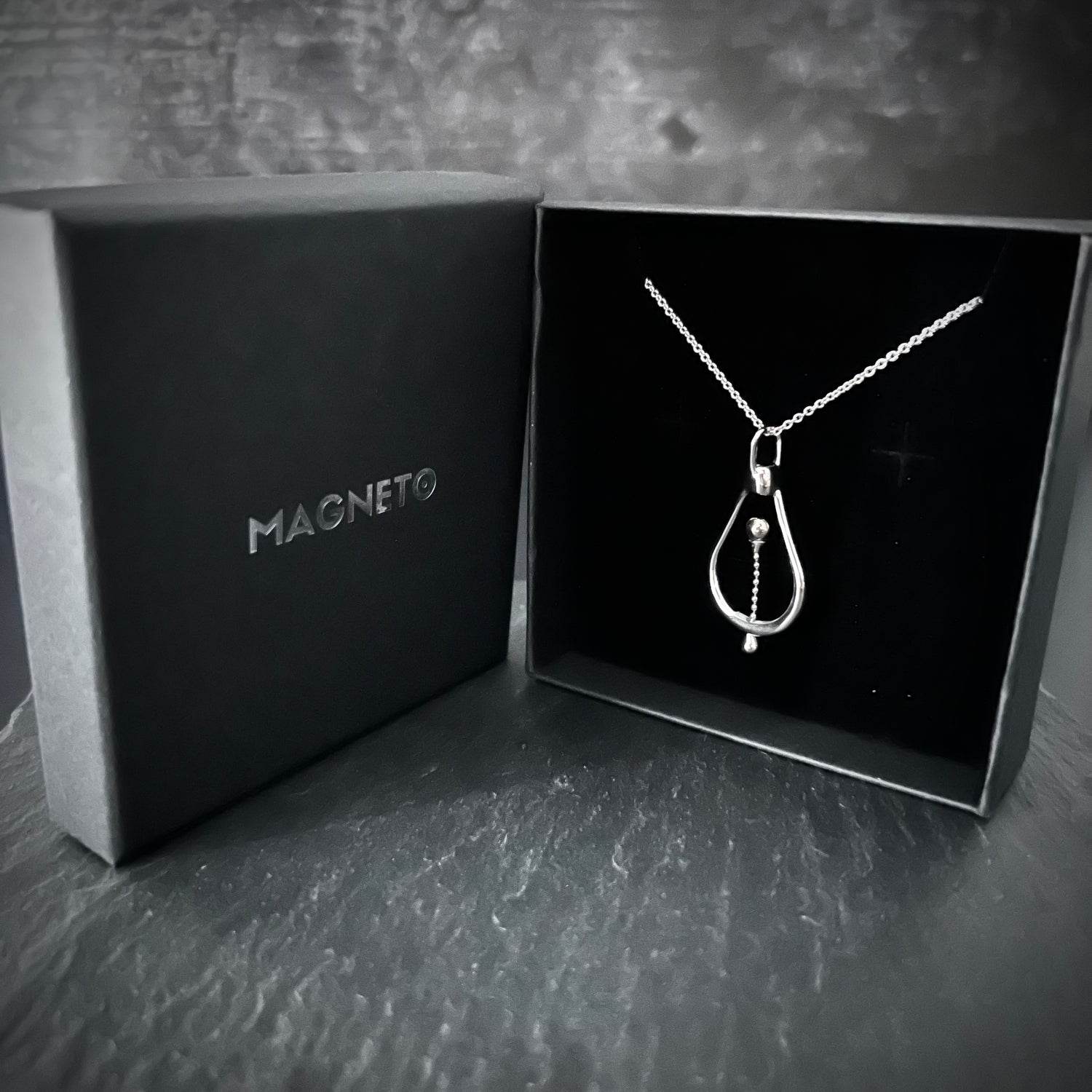 Magneto-Watch-Necklace-Float-Silver-Scope-Of-Delivery