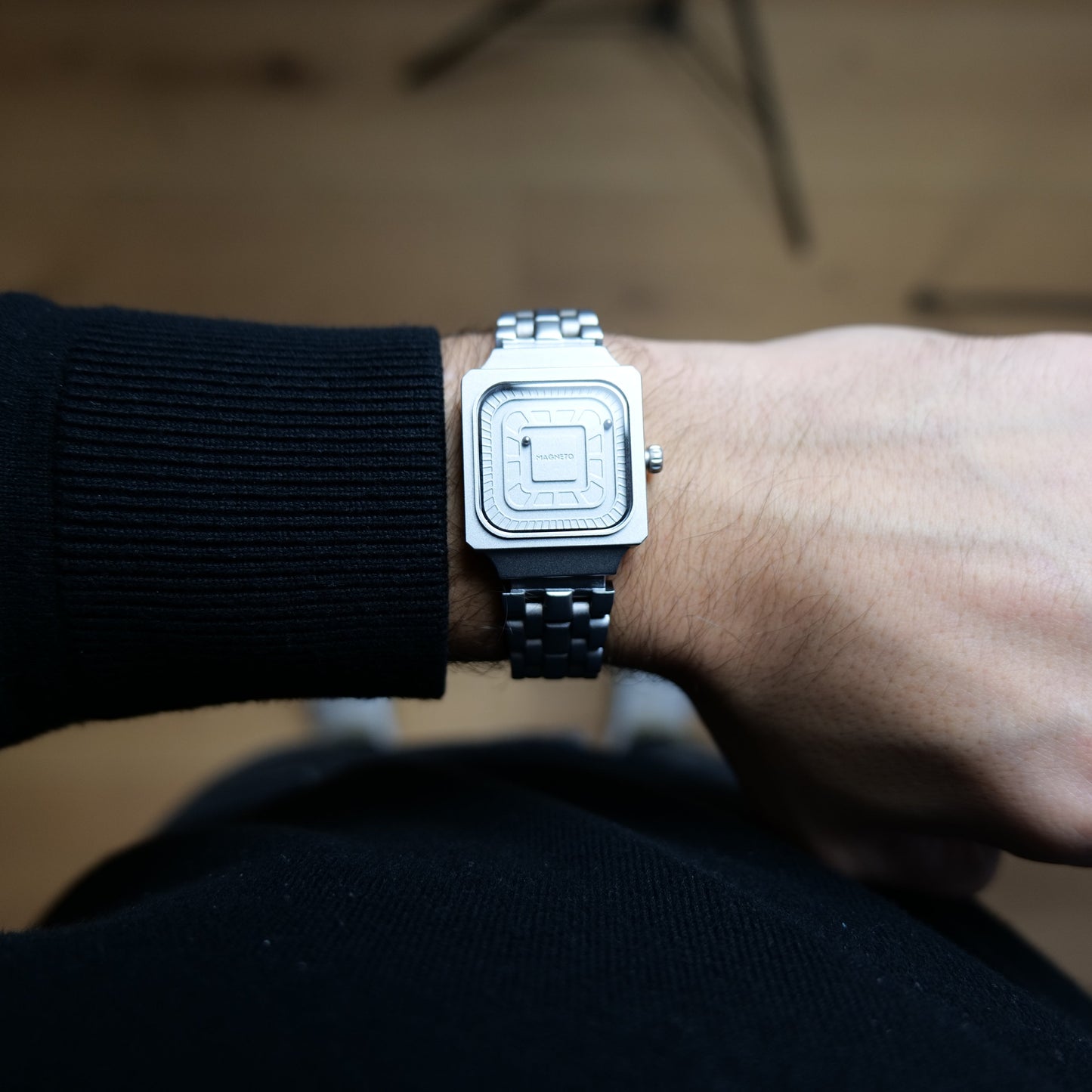 Magneto-Watch-Square-Male-Lifestyle-6