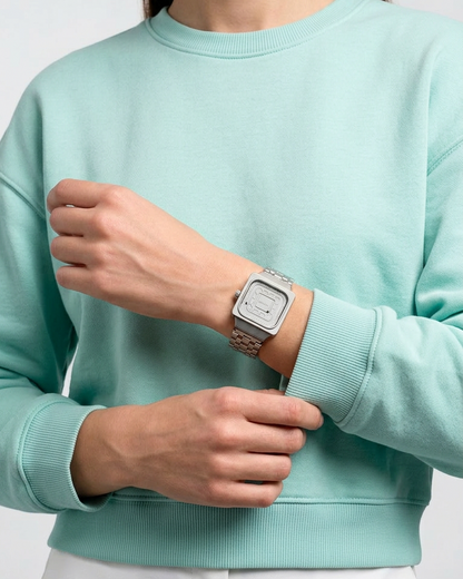Magneto-Watch-Square-Silber-Lifestyle-Female