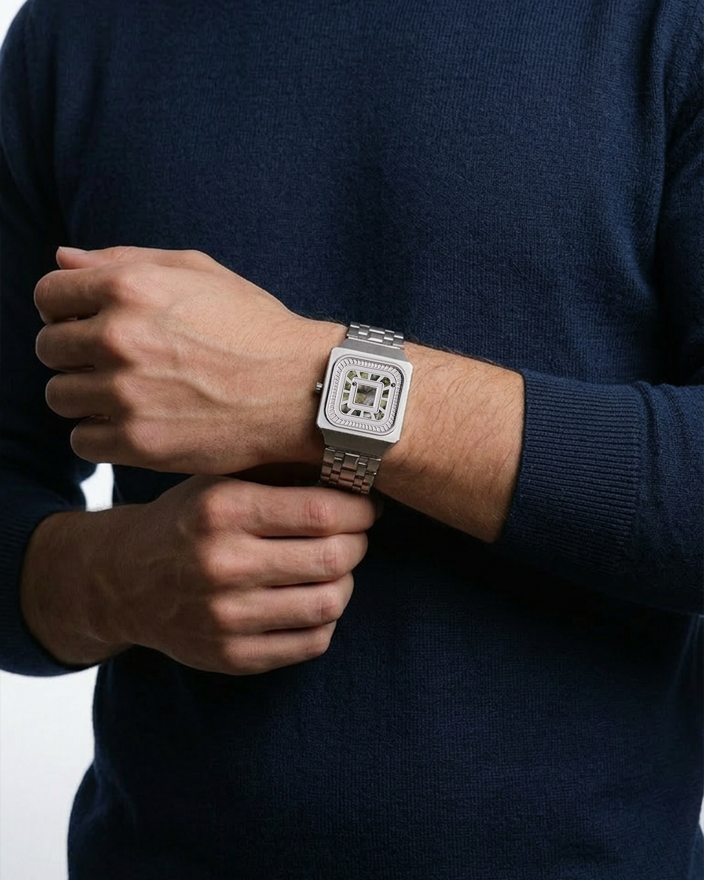 Square-Resin-Silver-Lifestyle-Male