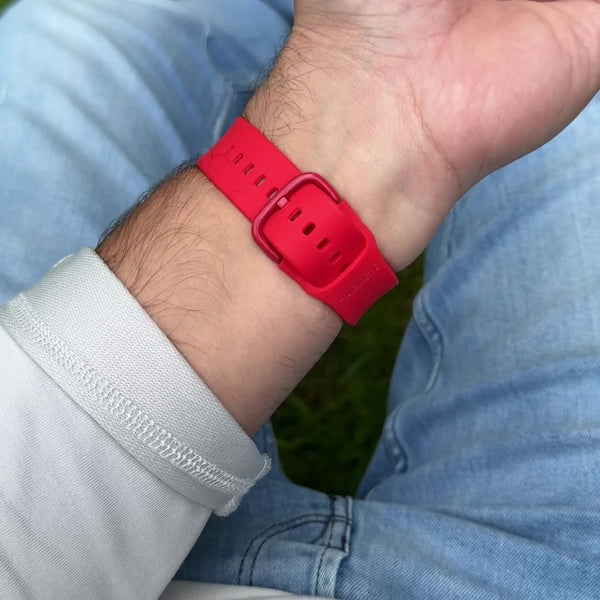MAGNETO-WATCH-LIFESTYLE-VIDEO-FUSION-BLACK-SILICONE-RED-1x1