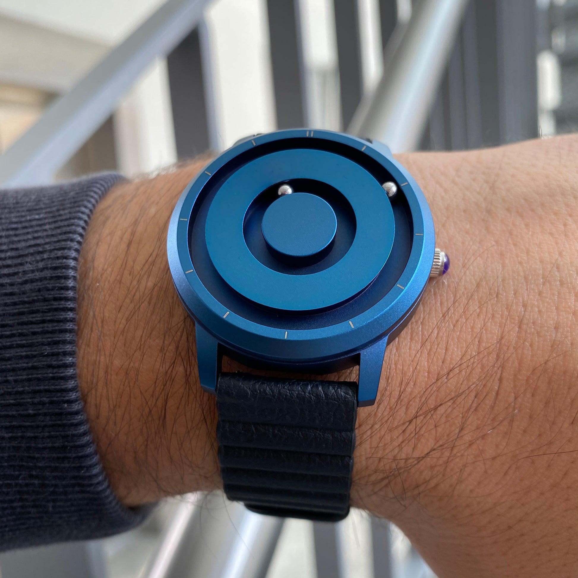 MAGNETO Jupiter Blue Leder Magnetisch Schwarz Armbanduhr – Magneto Watch